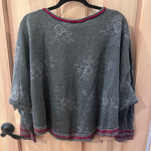 Max Razy Dolman Top - Picture 5 of 5